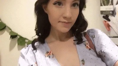Busty Girl Reveal Her Boobs