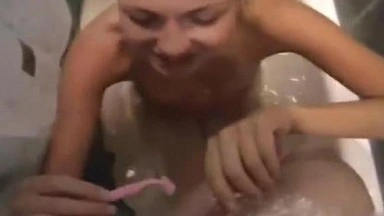 Hot amateur babe have sex in bath after shave his dick