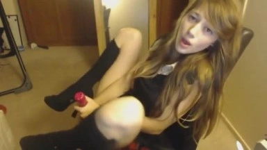 Sexy brunette teen babe masturbate on webcam