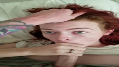 Redhead girlfriend fucking in mouth after waking up in the morning